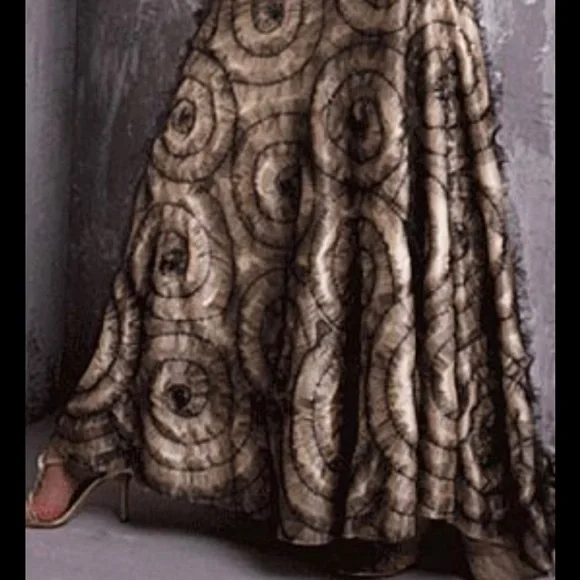 Stylish Jovani strapless. Color is Black/Vanilla. Size 6,8. - Picture 2 of 4